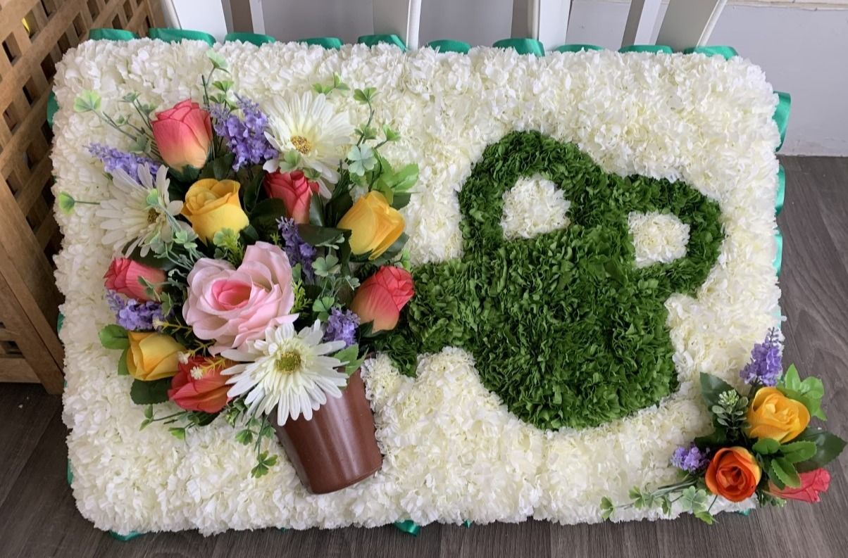You are currently viewing Expressing Condolences with Thoughtful Funeral Flower Arrangements